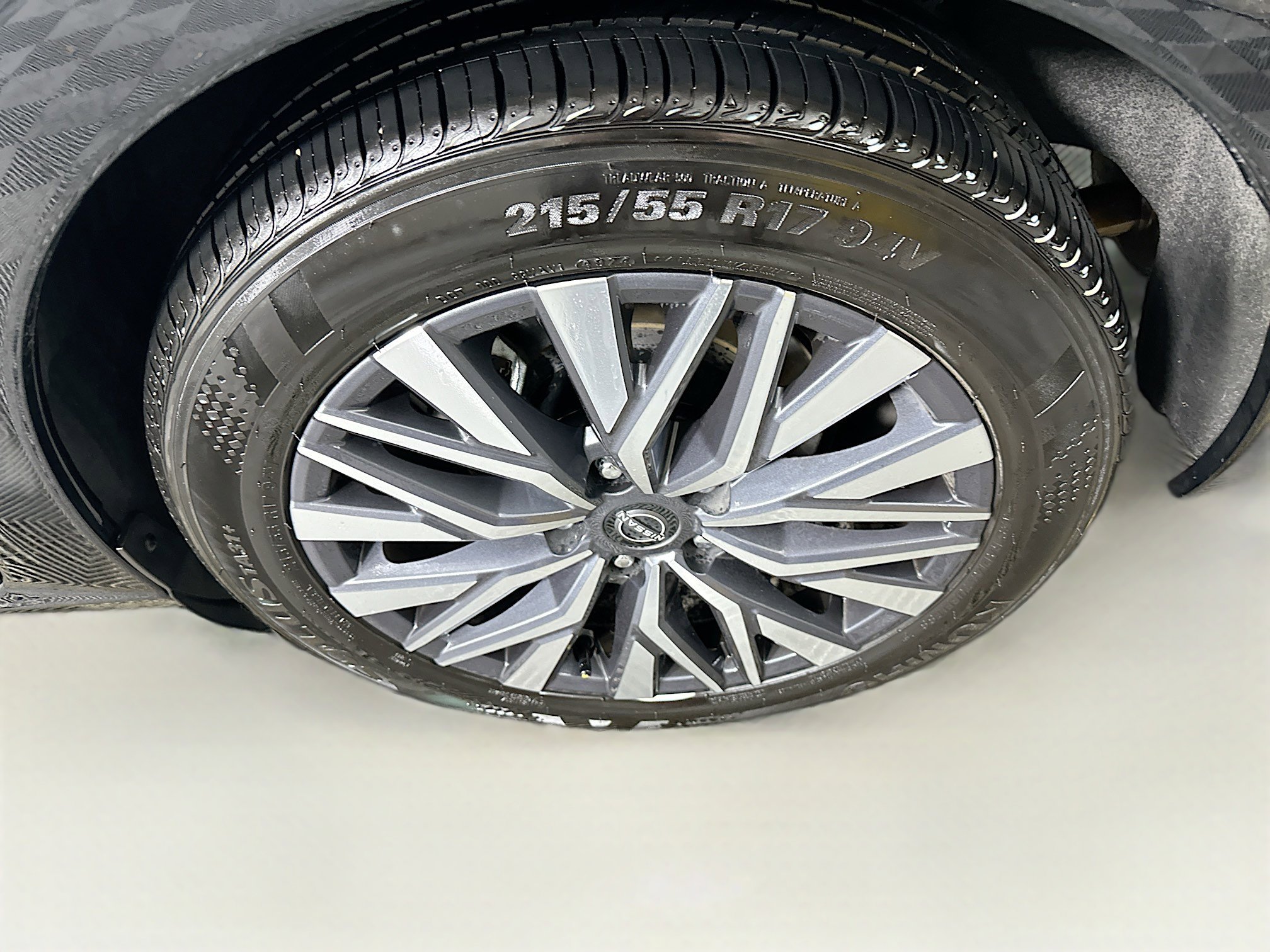 Used 2025 Nissan Altima 2.5 SV FWD image 11