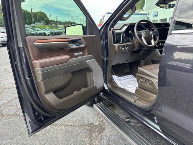 Used 2025 GMC Sierra 1500 Denali w/ Denali Reserve Package AWD/4WD image 9