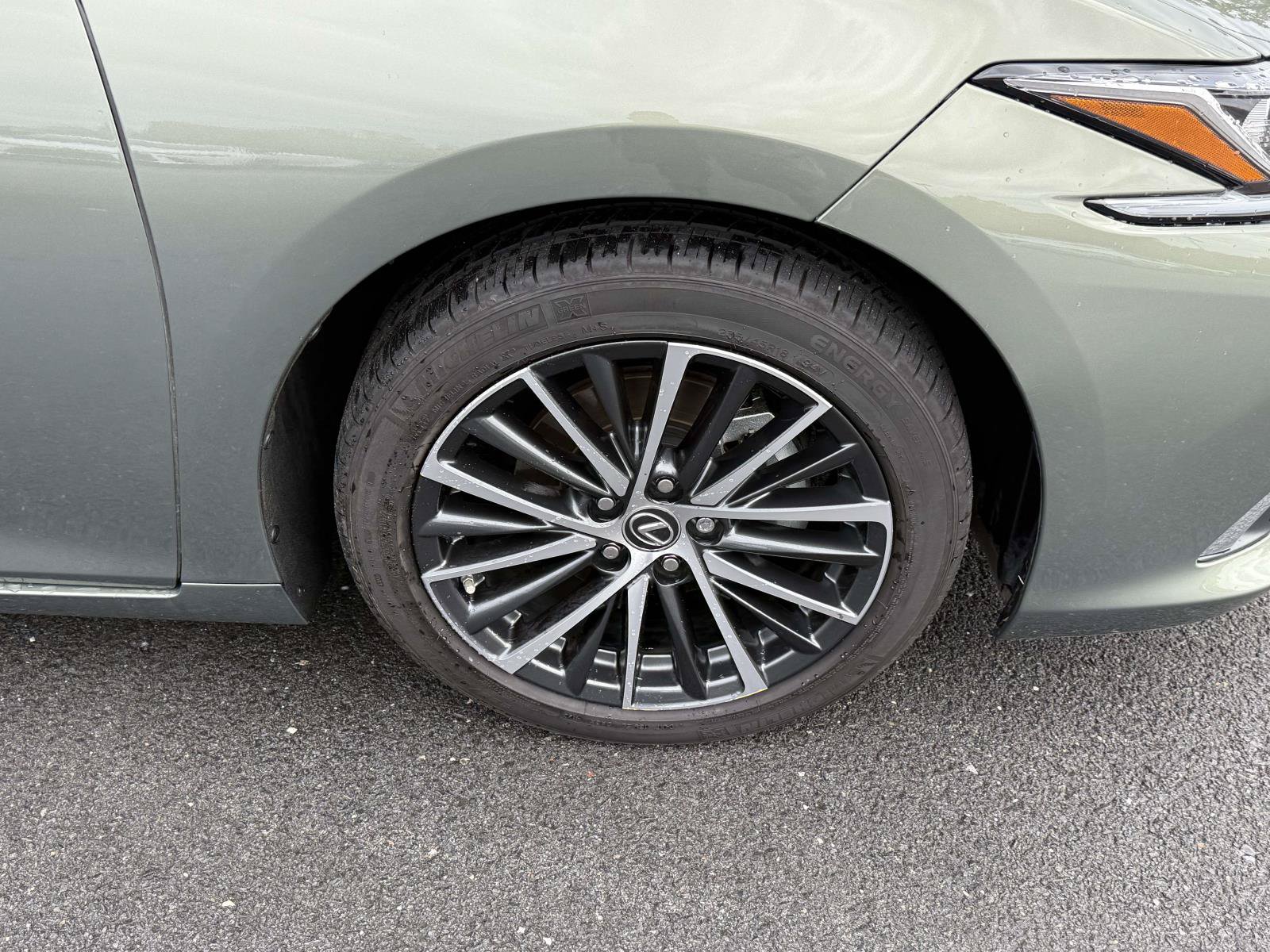 Used 2024 Lexus ES 300h w/ Premium Package FWD image 7