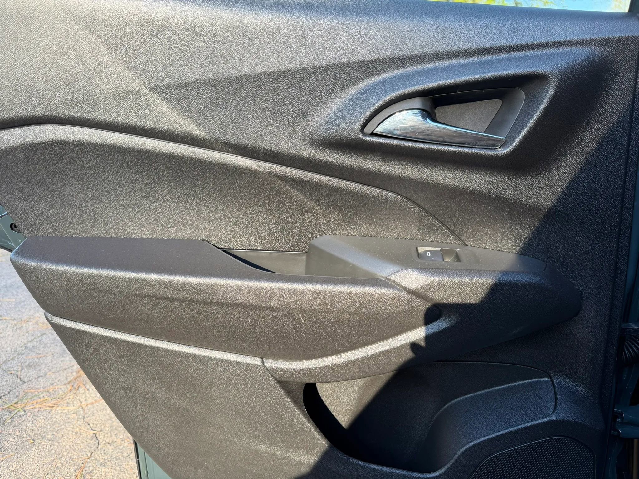 Used 2025 Chevrolet Trax LT w/ Driver Confidence Package image 15