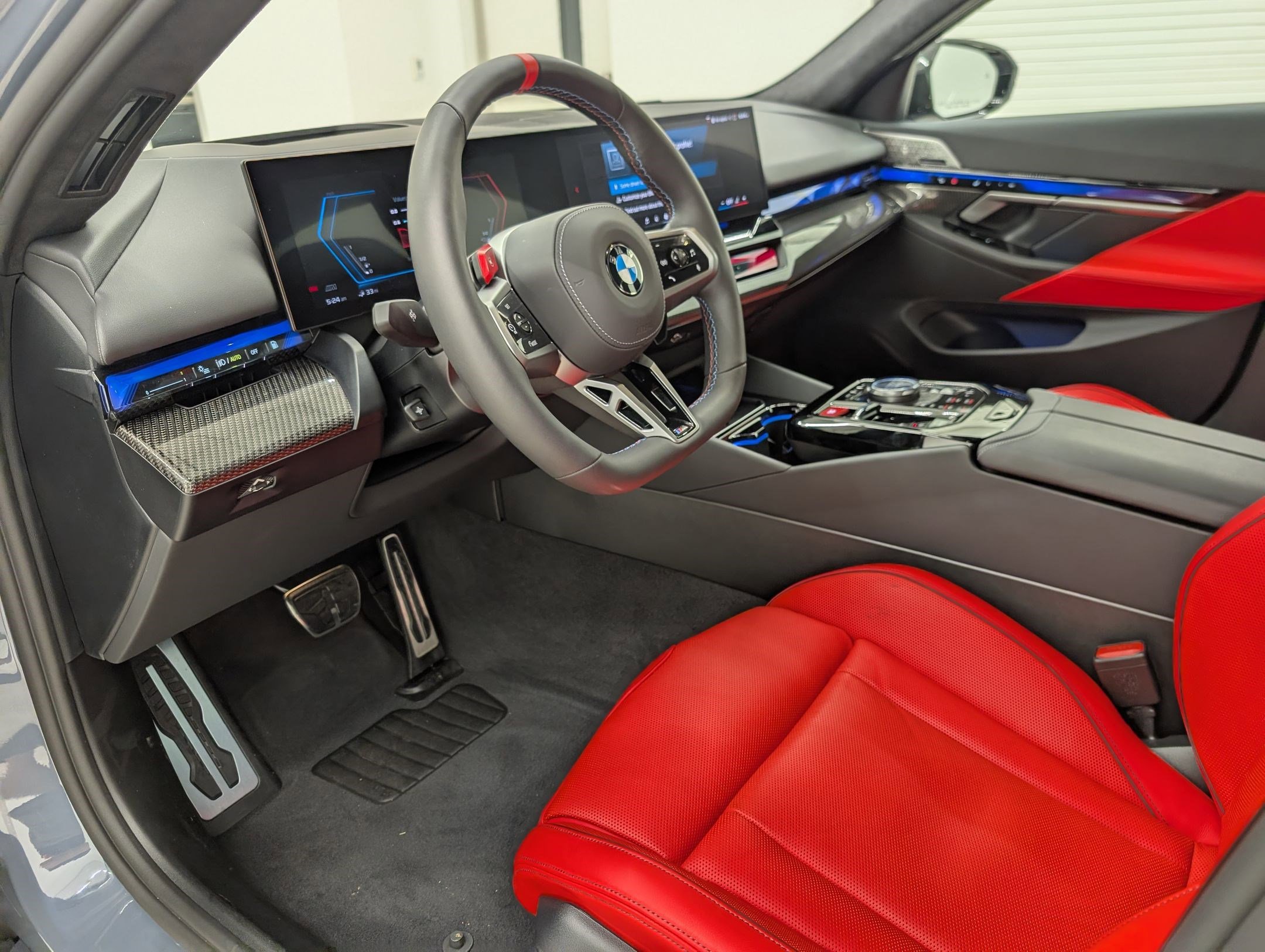 Certified 2026 BMW M5 w/ Executive Package image 4