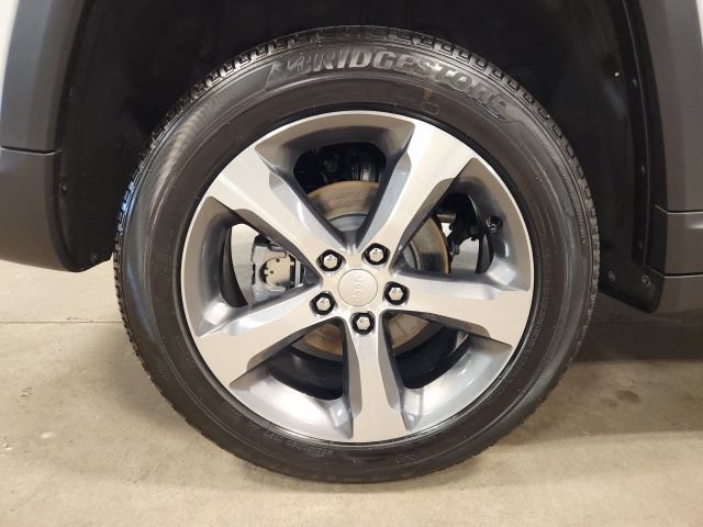 Used 2026 Jeep Grand Cherokee Limited w/ Luxury Tech Group II AWD/4WD image 29