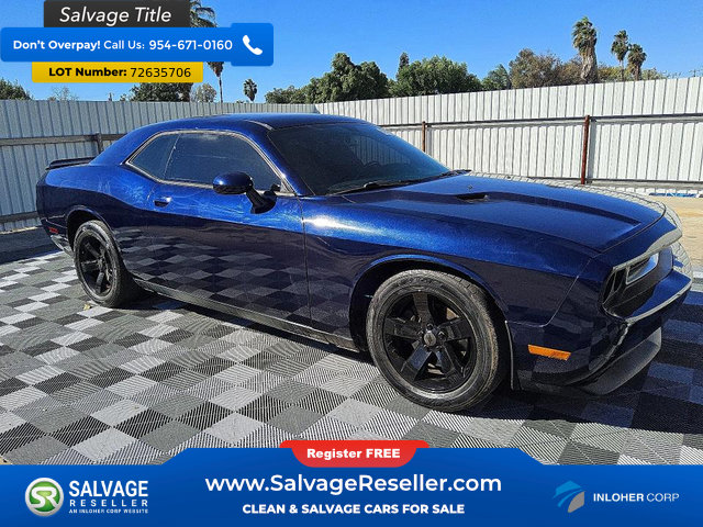 Used 2014 Dodge Challenger SXT RWD image 5
