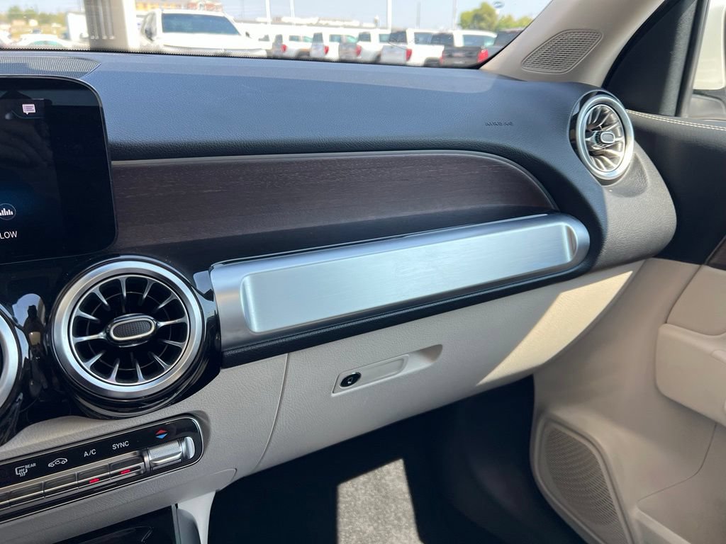 Used 2022 Mercedes-Benz GLB 250 image 24