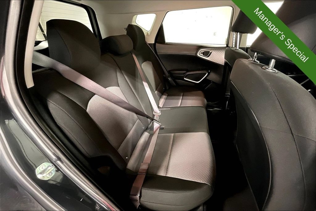 Used 2025 Kia Soul LX w/ LX Technology Package FWD image 32