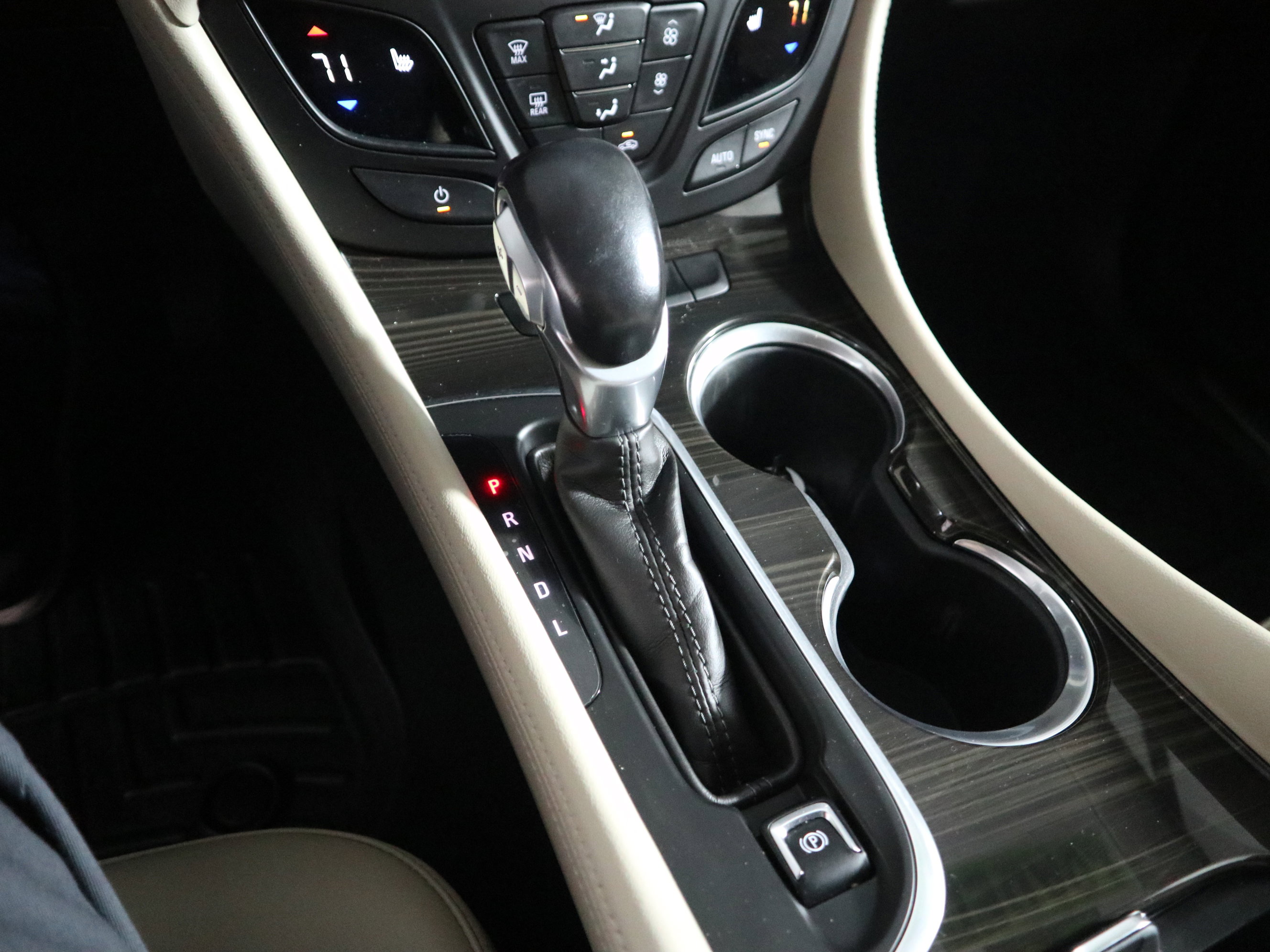 Used 2020 Buick Envision Essence image 23