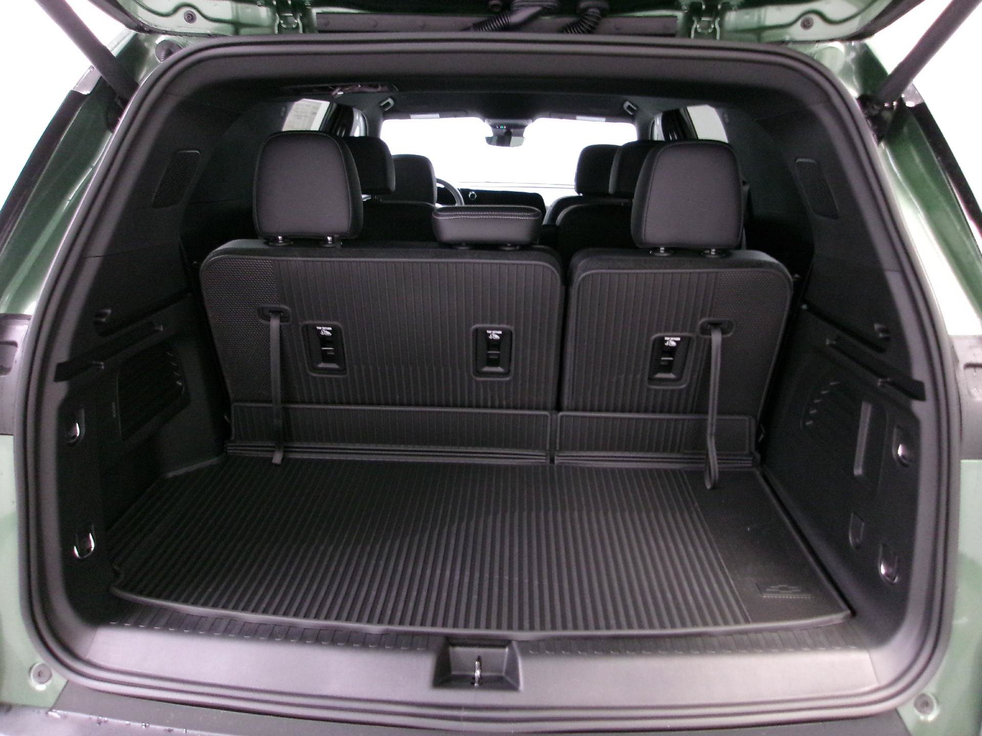 New 2027 Chevrolet Traverse LT w/ Driver Confidence Package FWD image 13