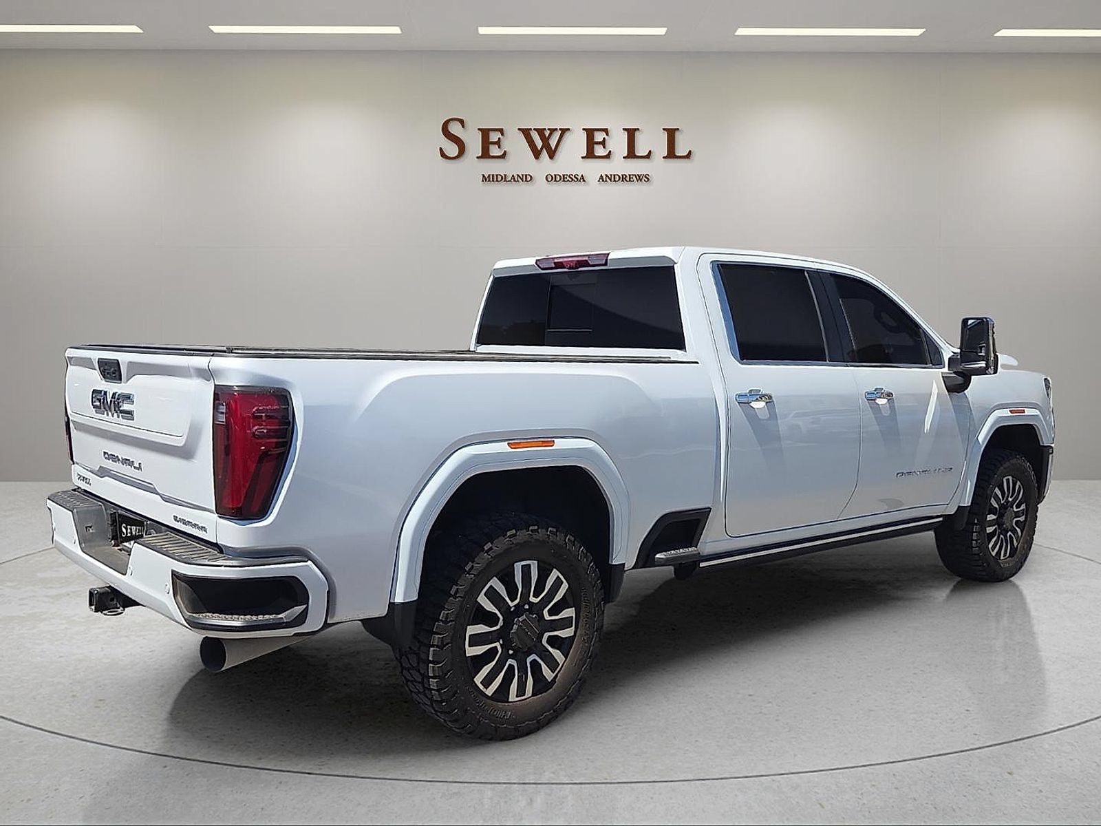 Used 2024 GMC Sierra 2500 Denali Ultimate AWD/4WD image 4