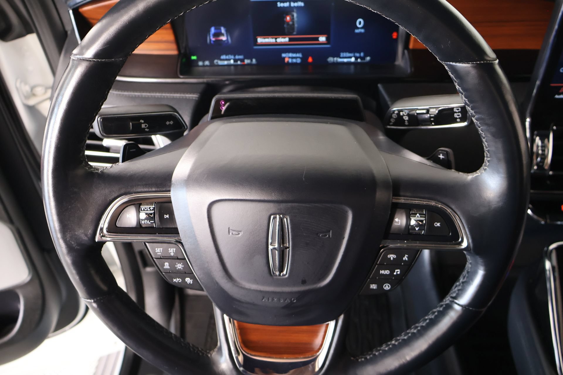 Used 2023 Lincoln Navigator L Reserve AWD/4WD image 3