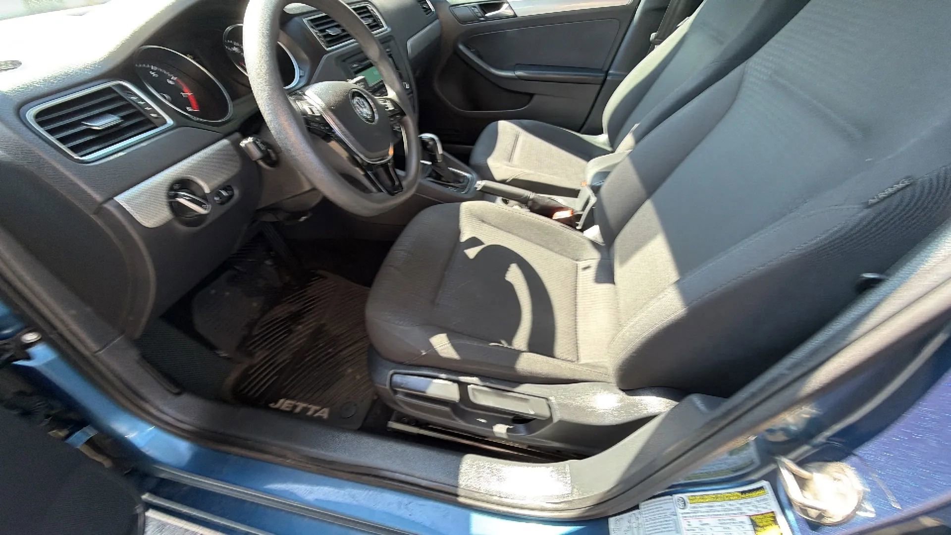 Used 2015 Volkswagen Jetta SE image 38