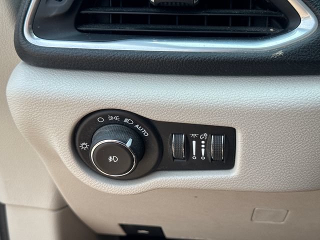 Used 2020 Chrysler Pacifica Limited FWD image 31