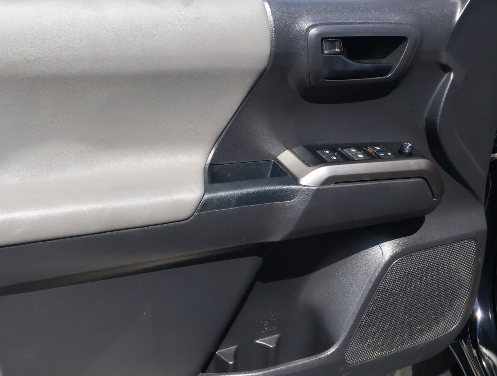 Used 2023 Toyota Tacoma SR5 RWD image 15