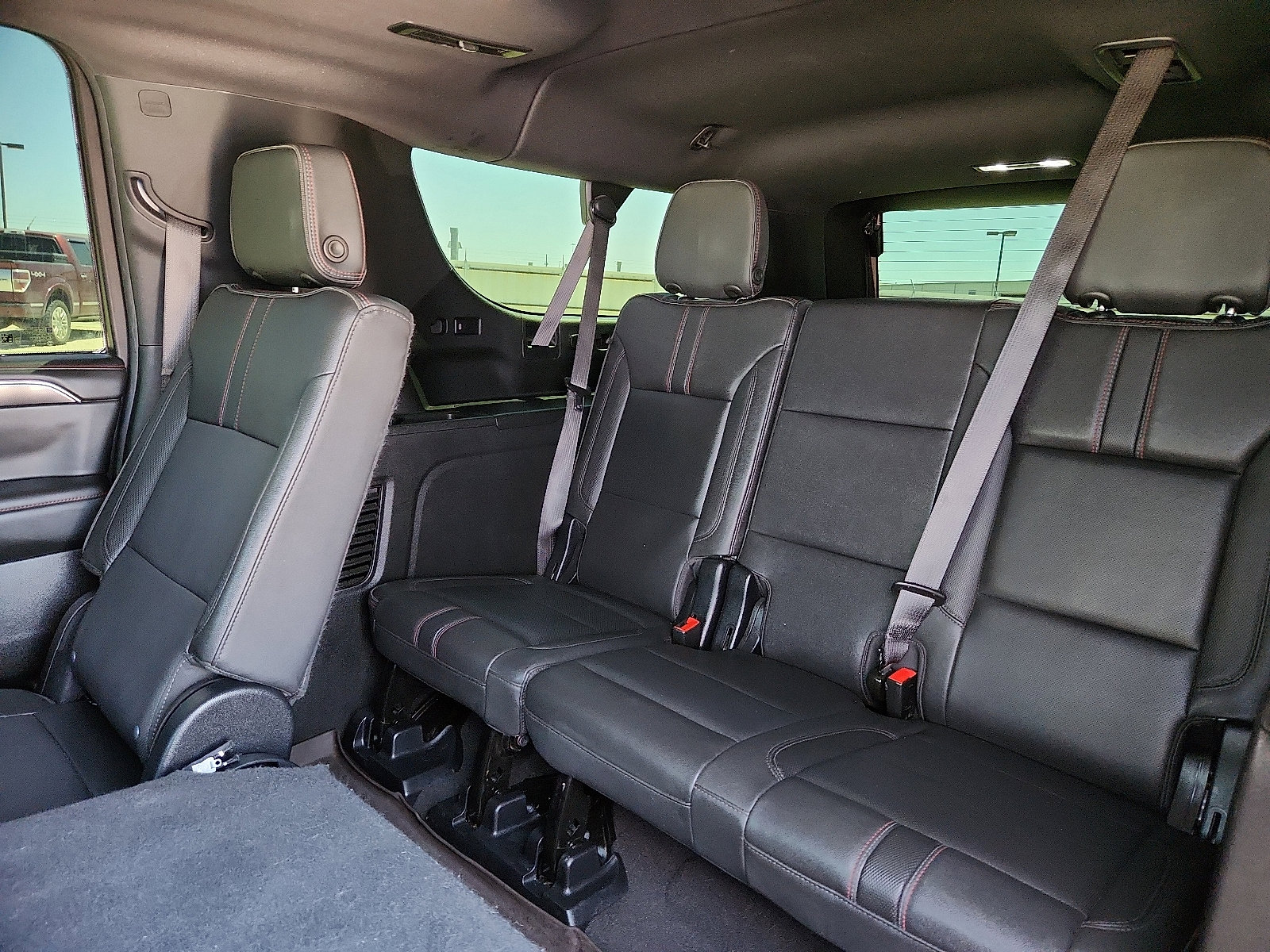 Used 2024 Chevrolet Suburban RST w/ Luxury Package RWD image 10
