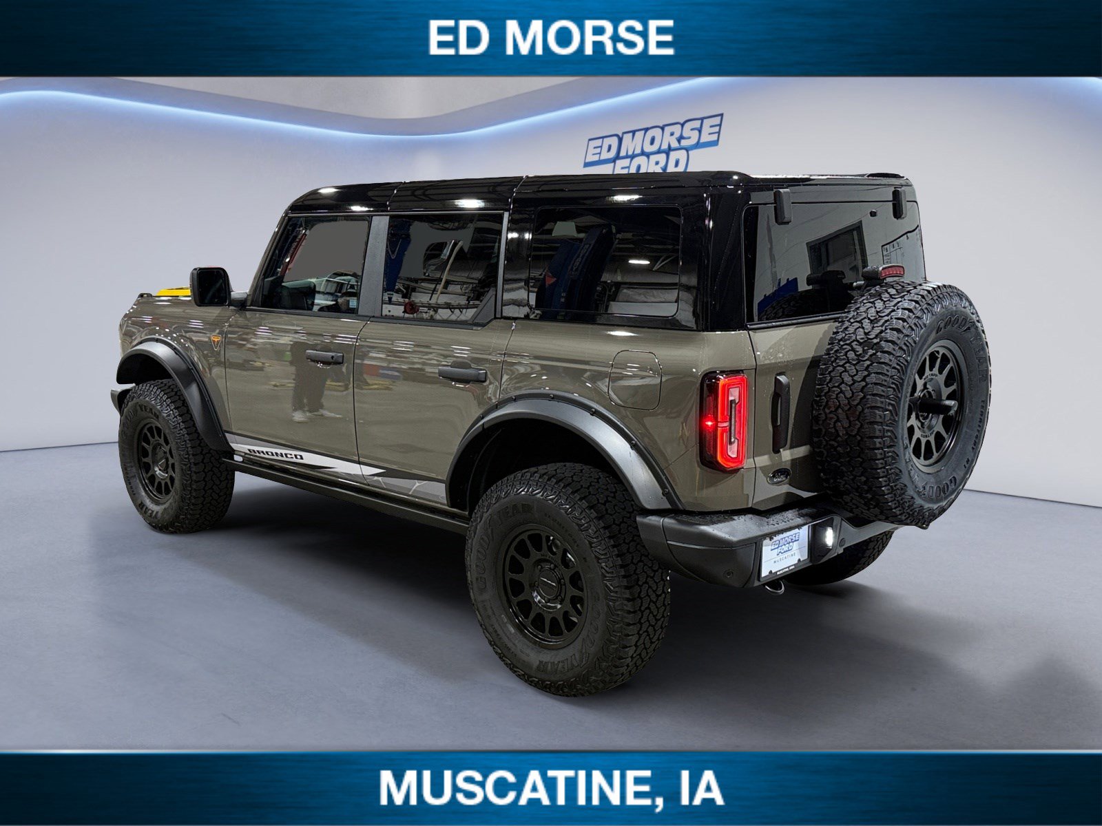 New 2025 Ford Bronco Badlands image 3