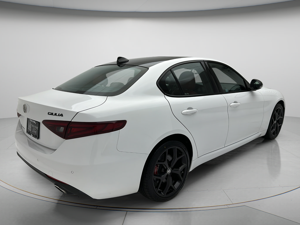 Used 2021 Alfa Romeo Giulia Ti w/ Nero Edizione AWD/4WD image 5