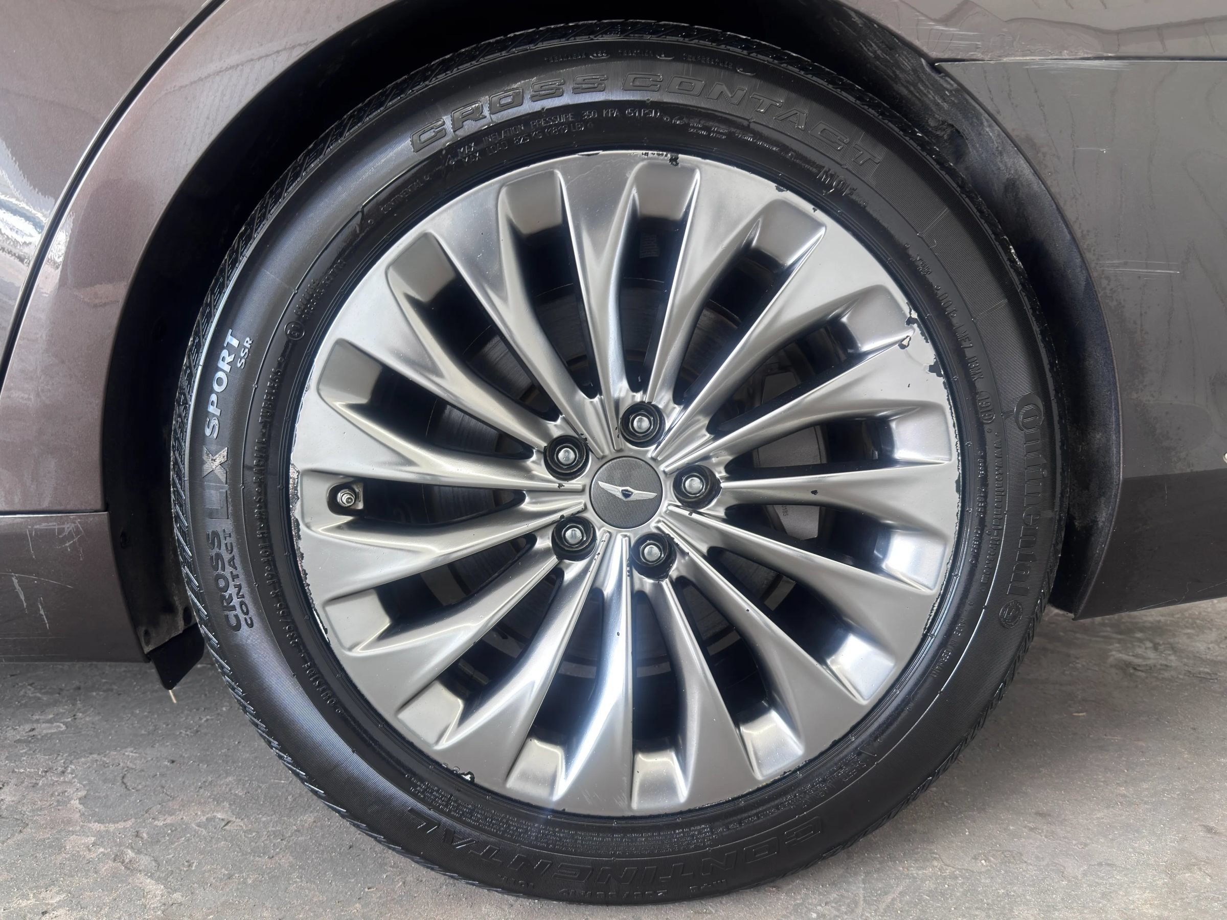 Used 2017 Genesis G90 3.3T Premium RWD image 14