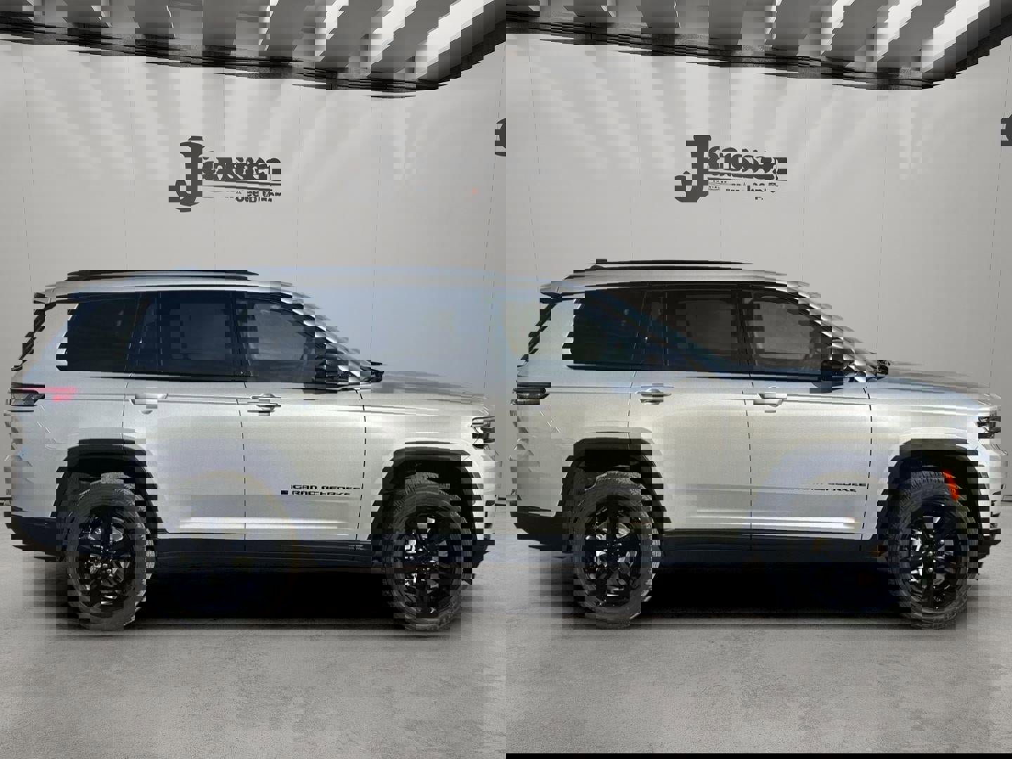 New 2025 Jeep Grand Cherokee L Altitude image 5