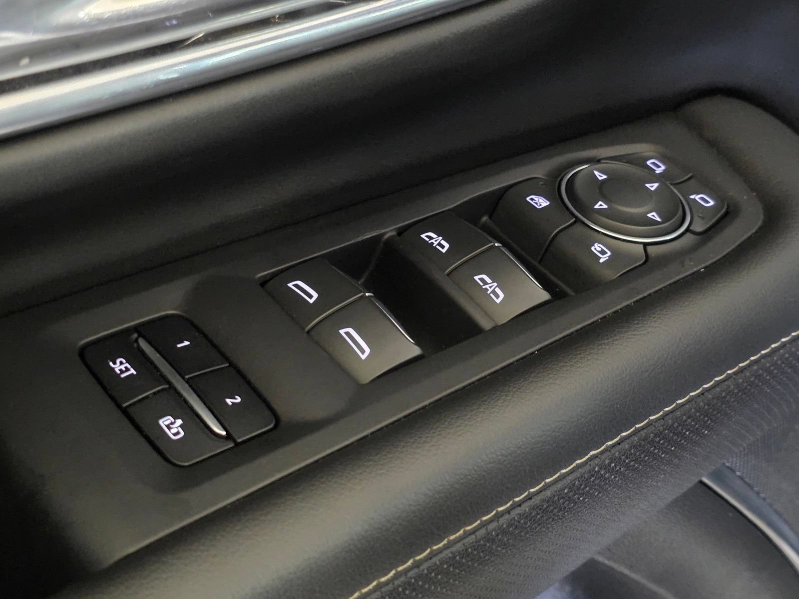 Used 2023 Chevrolet Tahoe Premier AWD/4WD image 23