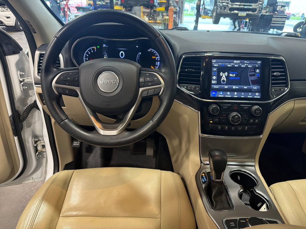 Used 2020 Jeep Grand Cherokee Limited AWD/4WD image 6