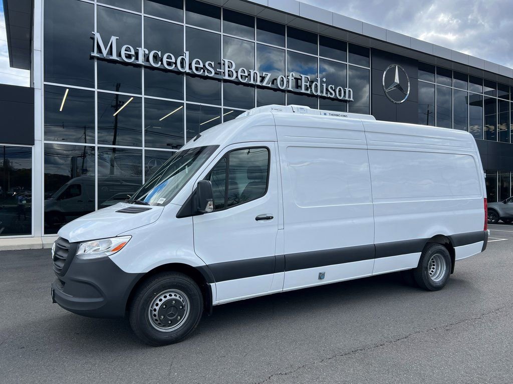New 2025 Mercedes-Benz Sprinter 4500 image 1