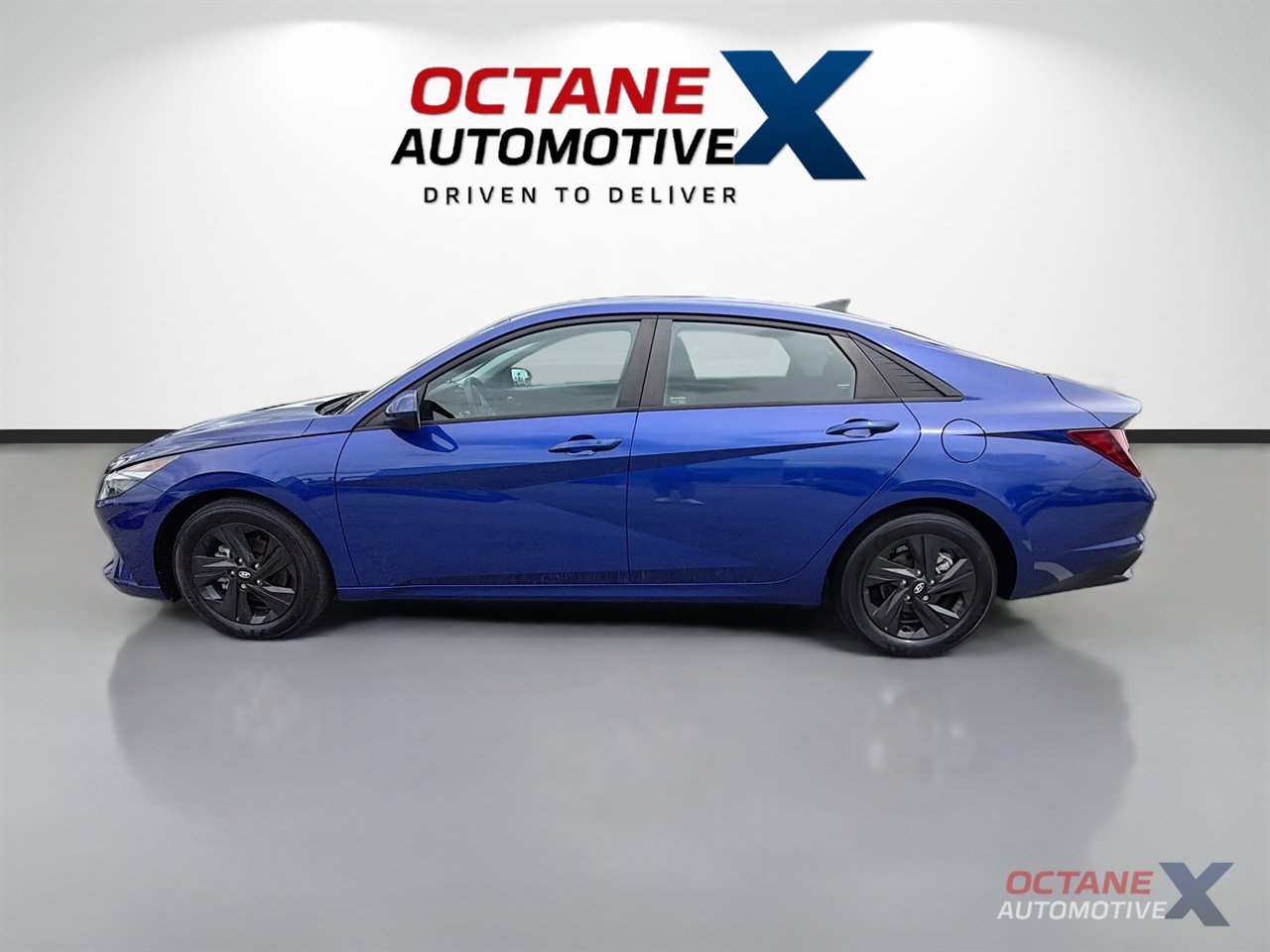Used 2023 Hyundai Elantra SEL w/ Preferred Accessory Package FWD image 4