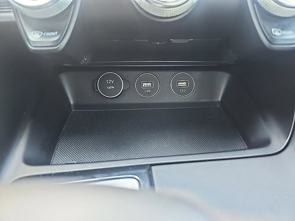 Used 2023 Genesis G70 2.0T RWD image 23