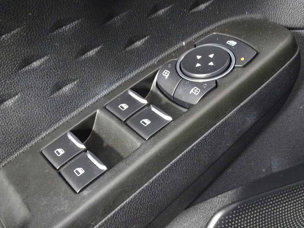 Used 2020 Ford Escape SE image 17