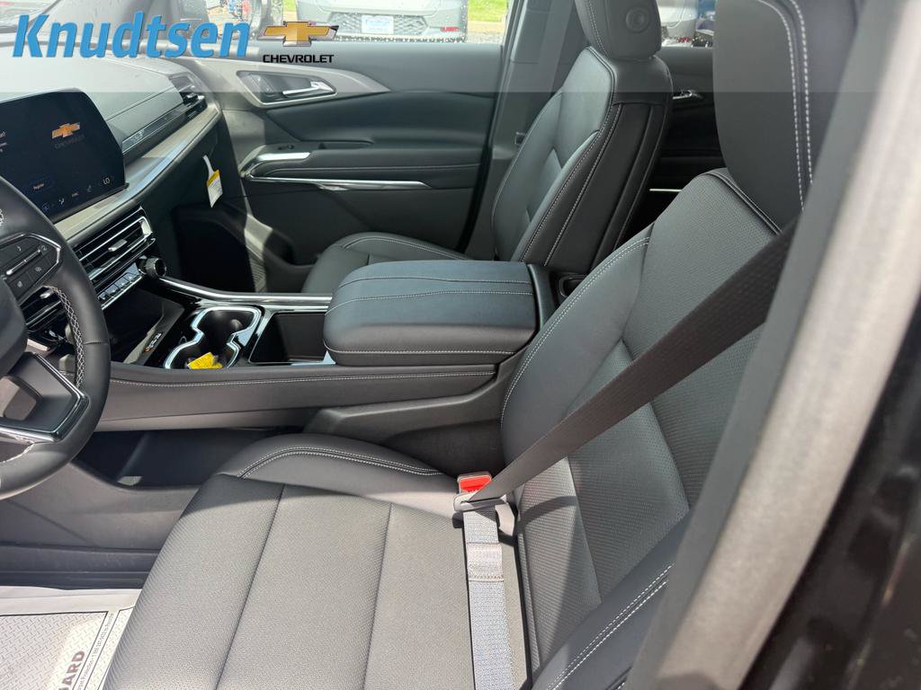 New 2026 Chevrolet Traverse LT w/ Midnight/Sport Edition AWD/4WD image 17