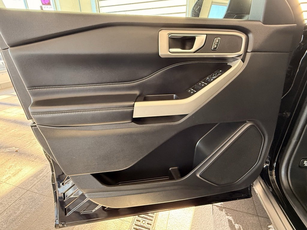 Used 2021 Ford Explorer XLT image 39