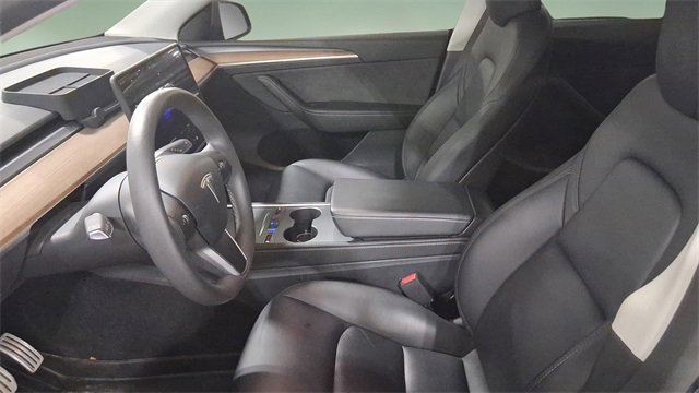 Used 2024 Tesla Model Y Performance image 9