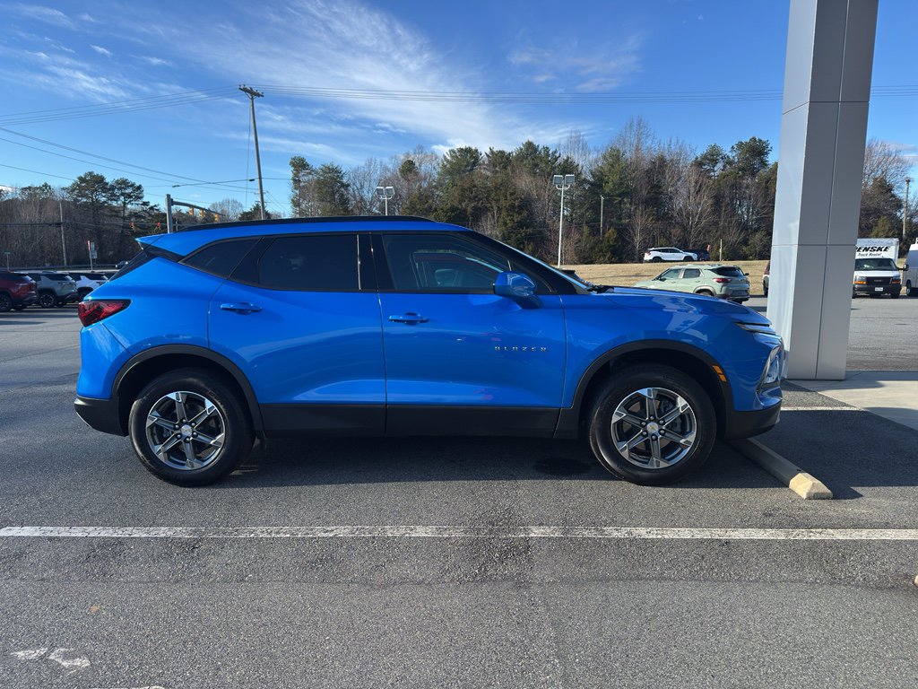 Used 2024 Chevrolet Blazer LT w/ Convenience Package FWD image 3