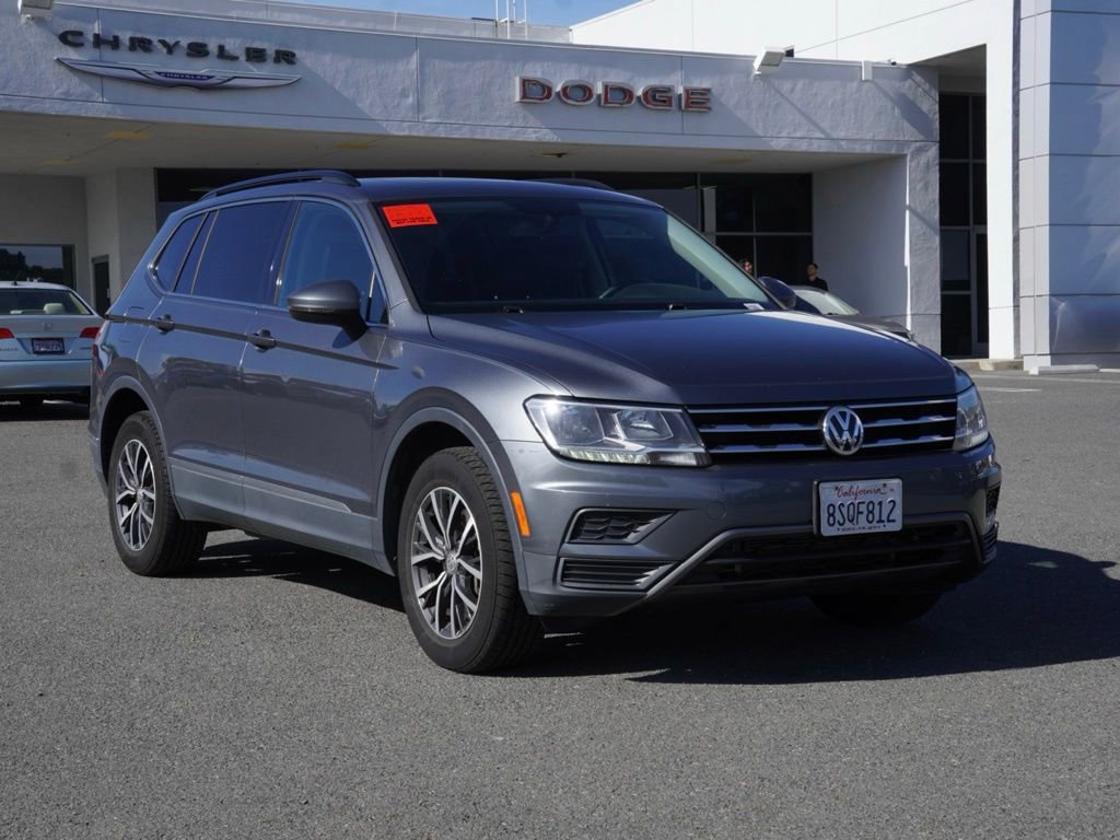 Used 2020 Volkswagen Tiguan SE w/ Panoramic Sunroof Package image 2