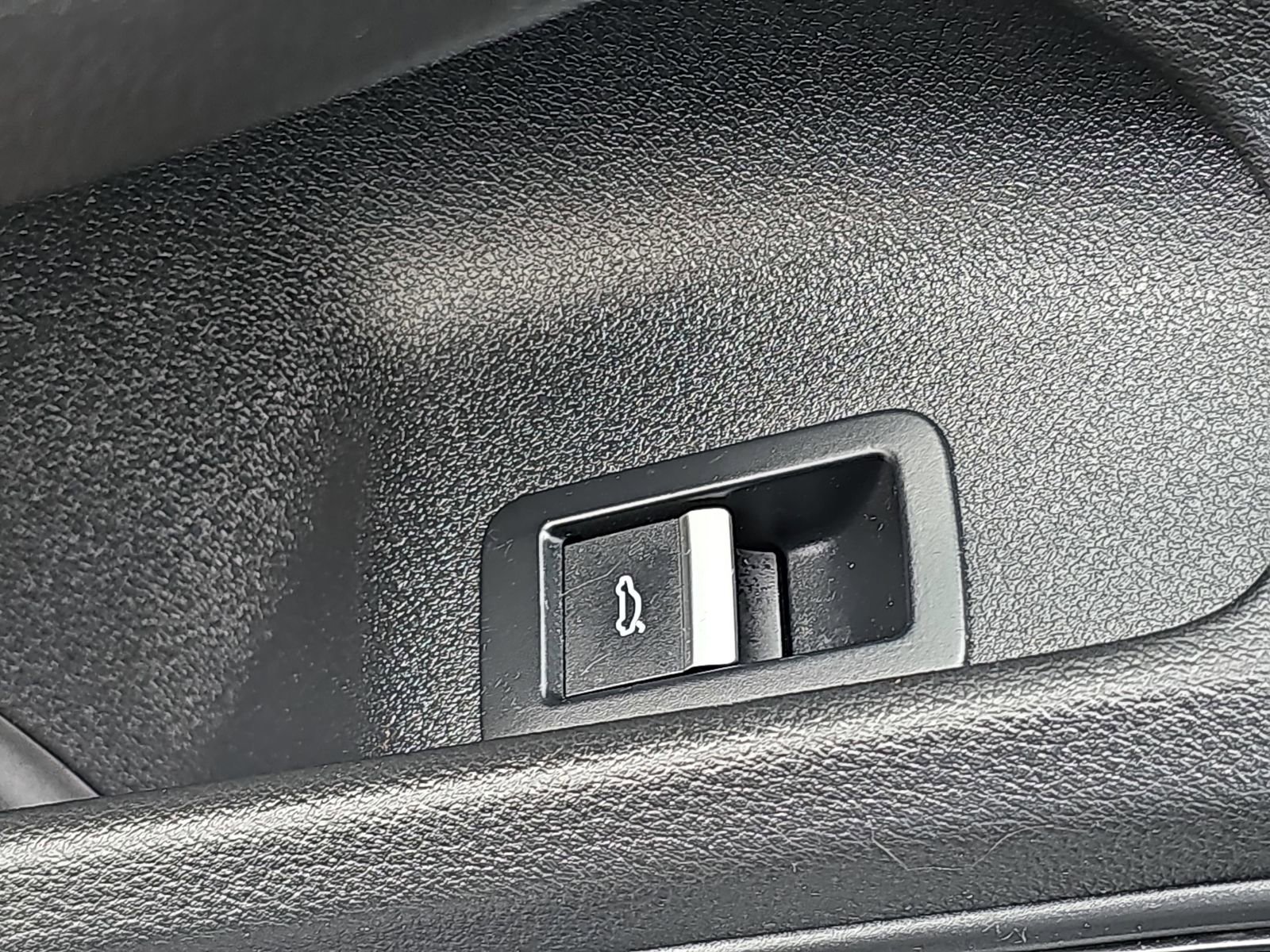 Used 2018 Audi A4 2.0T Premium Plus w/ Premium Plus Package AWD/4WD image 33