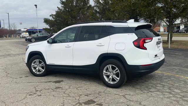 Used 2023 GMC Terrain SLE w/ Driver Convenience Package image 6