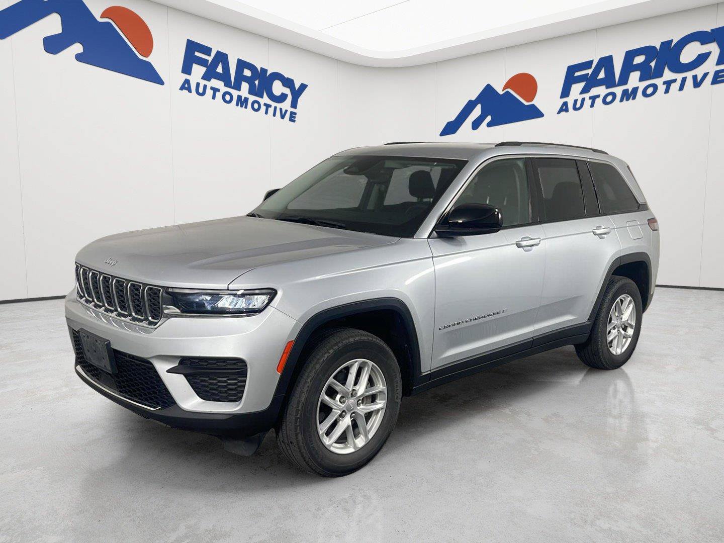 Used 2023 Jeep Grand Cherokee Laredo