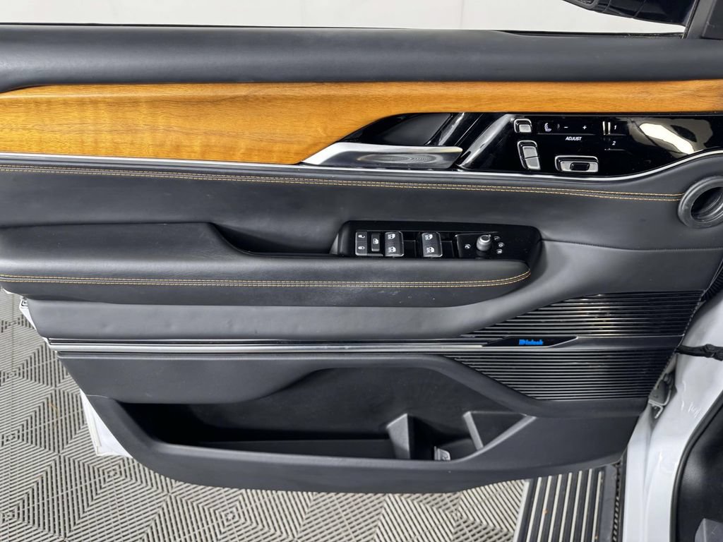 Used 2022 Jeep Grand Wagoneer Series III AWD/4WD image 17