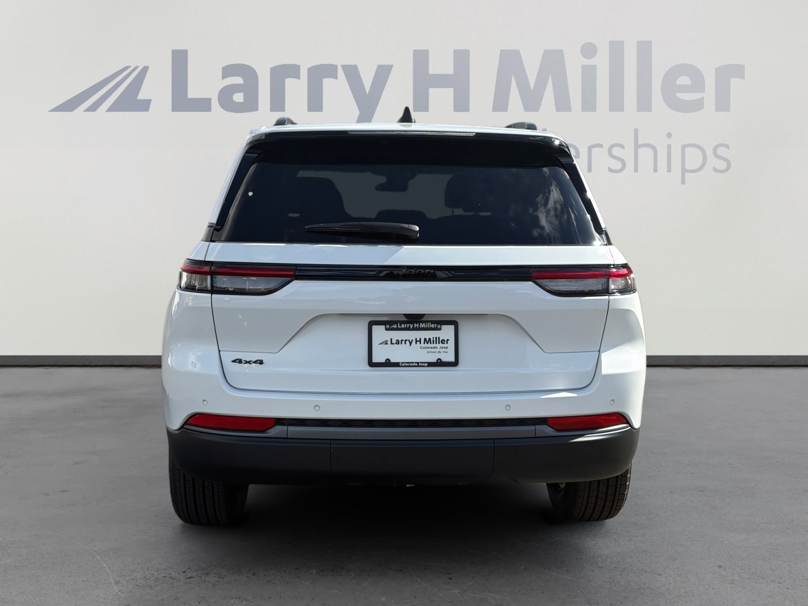 New 2026 Jeep Grand Cherokee Altitude AWD/4WD image 4