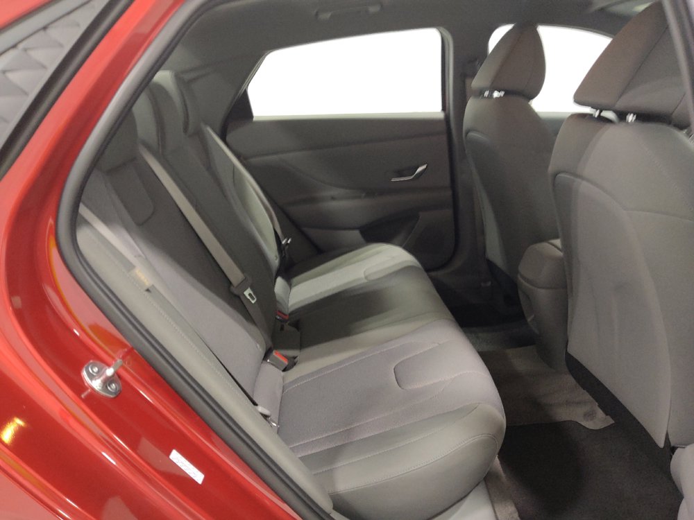 Used 2024 Hyundai Elantra SE FWD image 19
