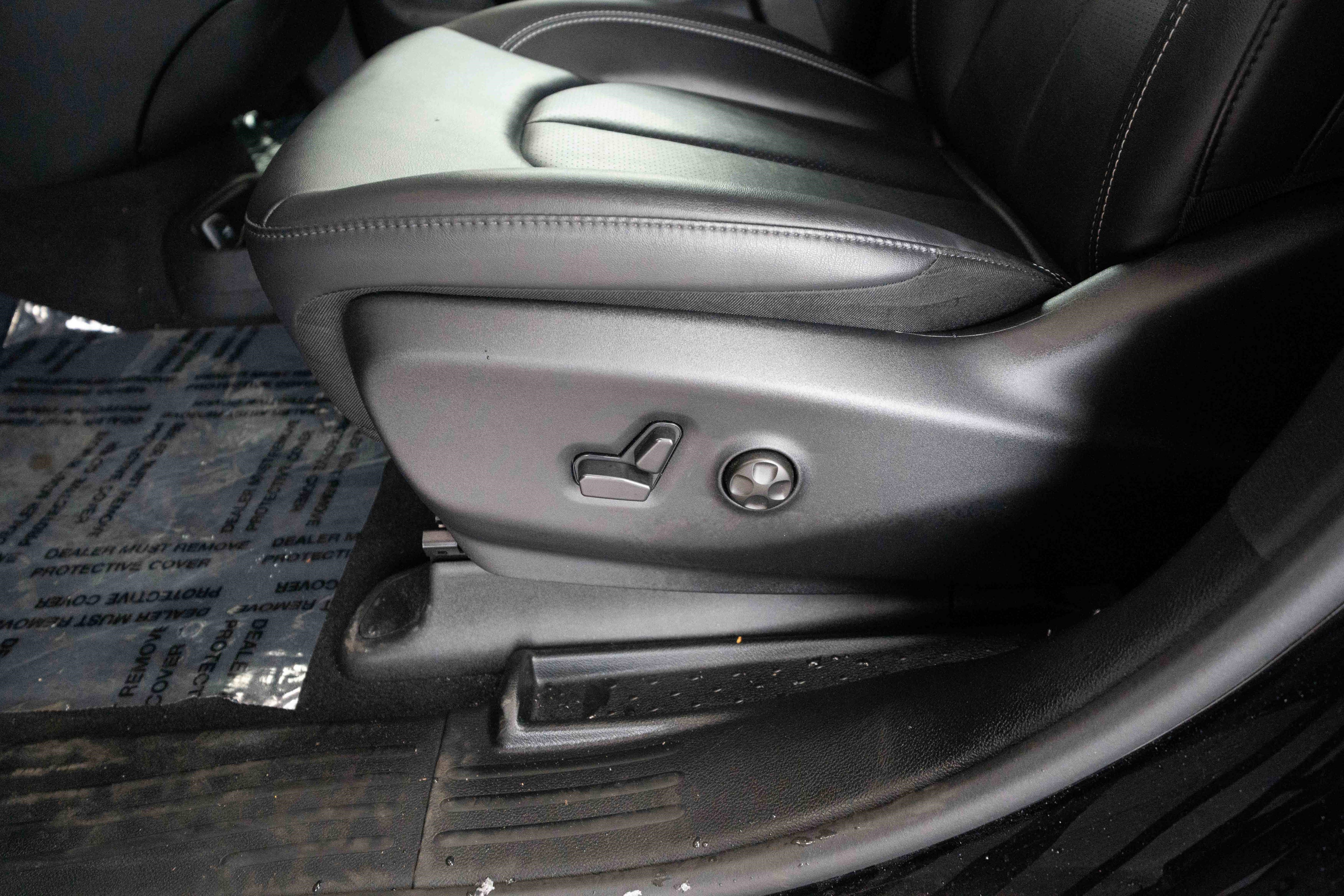 Used 2025 Chrysler Pacifica Select image 12