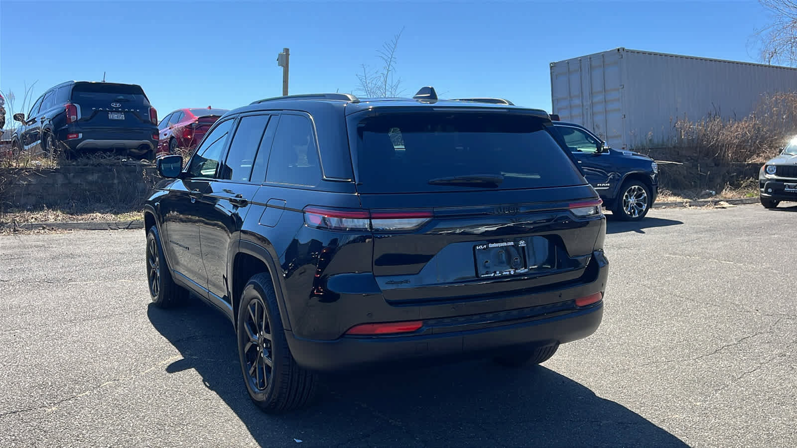 Used 2025 Jeep Grand Cherokee Altitude image 7