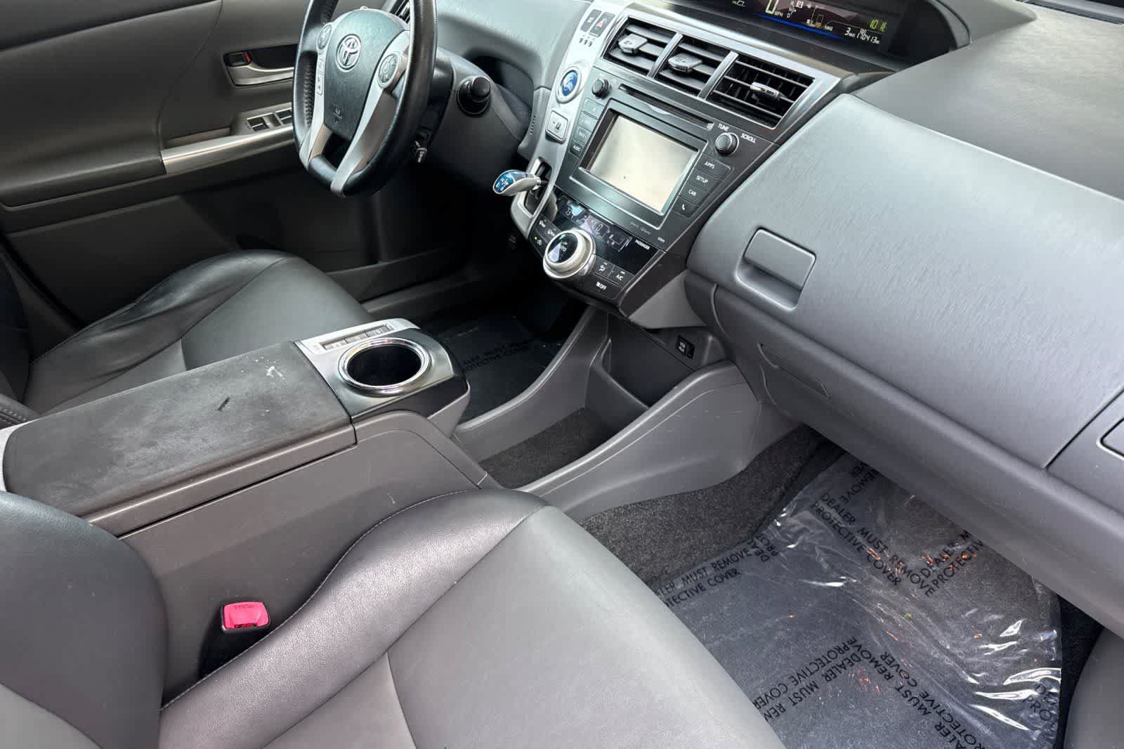 Used 2014 Toyota Prius V Five FWD image 18