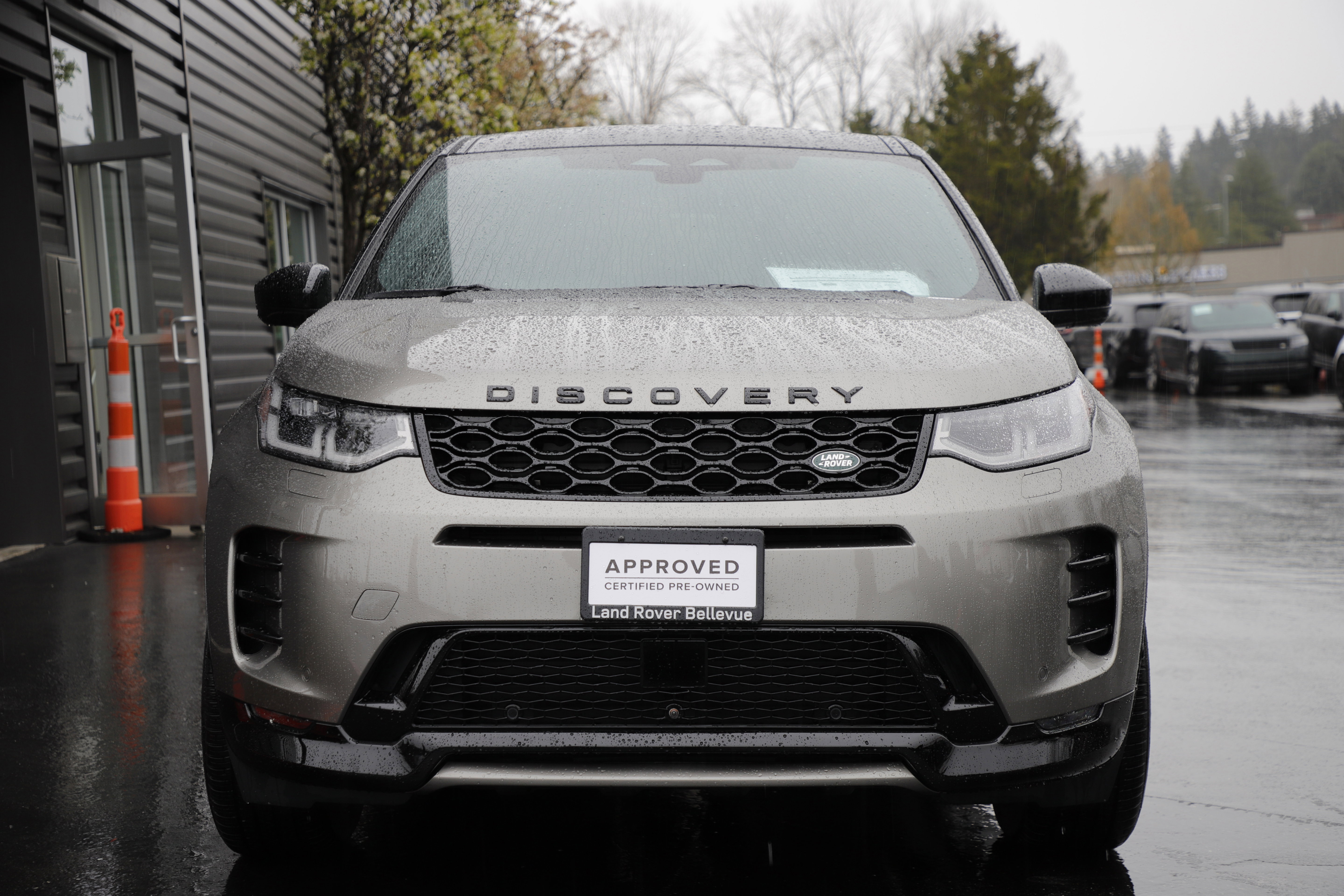 Certified 2025 Land Rover Discovery Sport Dynamic SE image 6