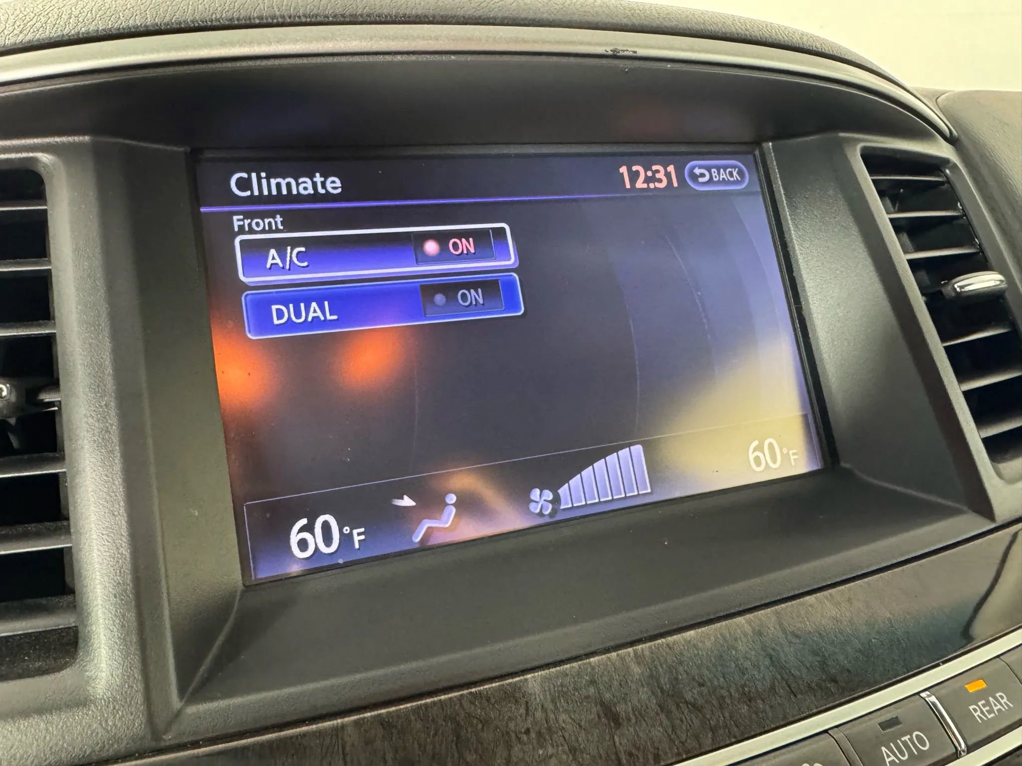 Used 2014 INFINITI QX60 AWD w/ Premium Plus Package image 20