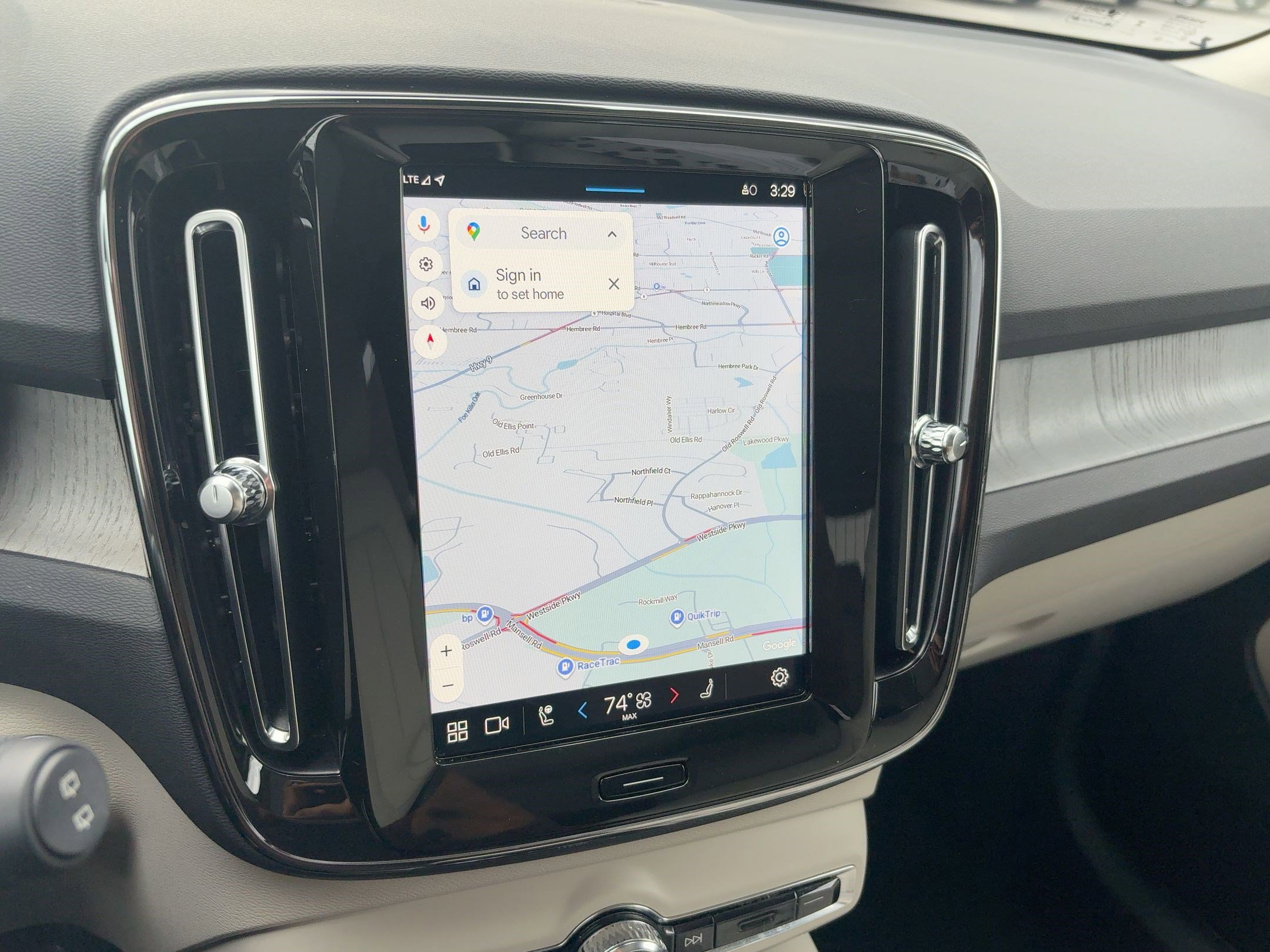 Used 2024 Volvo XC40 B5 Plus w/ Climate Package image 22