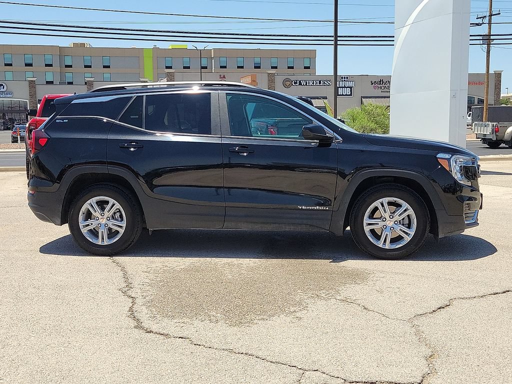 Used 2024 GMC Terrain SLE w/ Driver Convenience Package FWD image 6