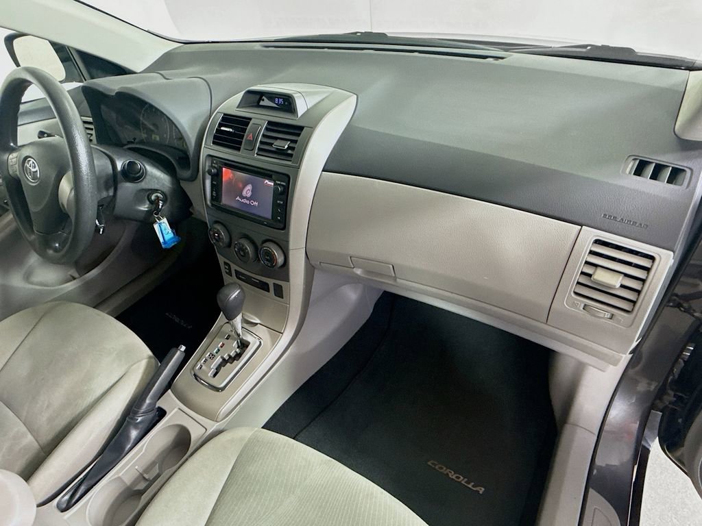 Used 2013 Toyota Corolla LE image 26