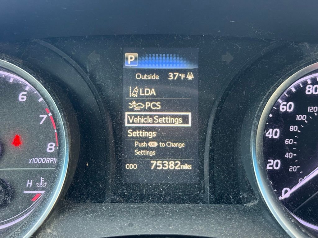 Used 2018 Toyota Camry LE image 10