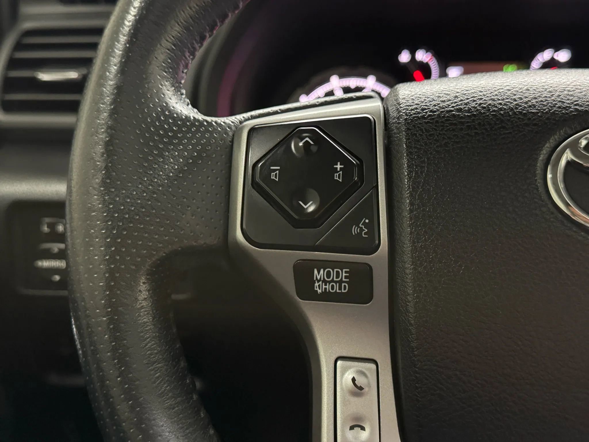 Used 2020 Toyota 4Runner Limited image 25