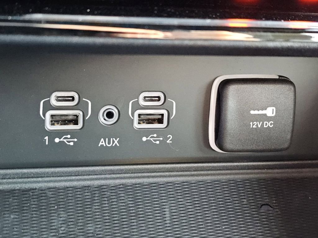 Used 2025 Jeep Grand Cherokee Limited w/ Luxury Tech Group II image 18