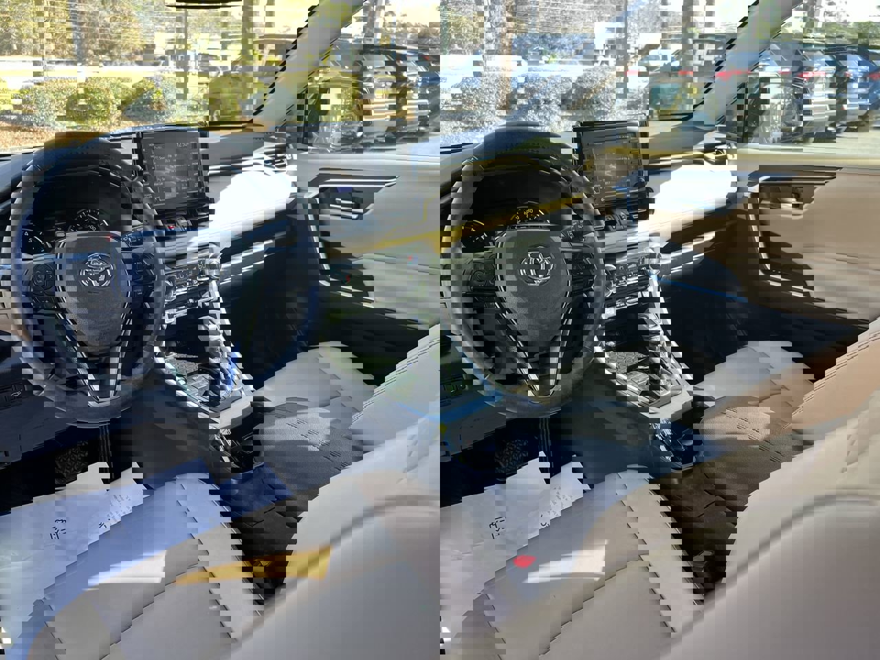 Used 2021 Toyota RAV4 XLE Premium image 30